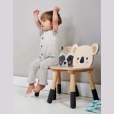 Tender Leaf Toys เฟอร์นิเจอร์เด็ก เฟอร์นิเจอร์ไม้ เก้าอี้ลายแร็กคูนน้อย Forest Raccoon Chair