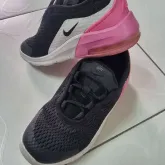 รองเท้า Nike