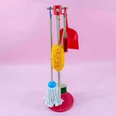 ชุดไม้กวาด พร้อมขาตั้ง Melissa & Doug Dust! Sweep! Mop! [6ชิ้น] รุ่น 8600