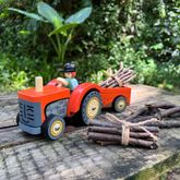 Tender Leaf Toys ของเล่นไม้ รถของเล่น รถแทรกเตอร์ฟาร์ม Farmyard Tractor