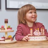 Tender Leaf Toys ของเล่นไม้ ของเล่นบทบาทสมมติ เค้กวันเกิดช็อคโกแลต Chocolate Birthday Cake
