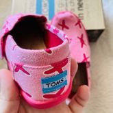 รองเท้า TOMS 