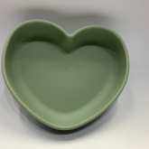 จานซิลิโคนก้นดูด รูปหัวใจ Melmel สีเขียว Matcha Latte