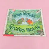 หนังสือนิทานภาษาอังกฤษ Town Mouse, Country Mouse Jan Brett