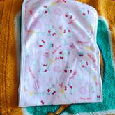 ผ้าห่อ ผ้ารองบ่ากันน้ำลาย ของ Sanrioสีสดสภาพยังสวย