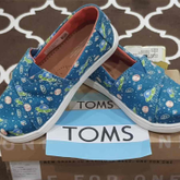 รองเท้า toms
