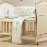 เตียงไม้เด็ก ปรับระดับได้ 3 ระดับ มีล้อ ปรับโยกได้ สภาพ 95 เปอร์เซ็นต์