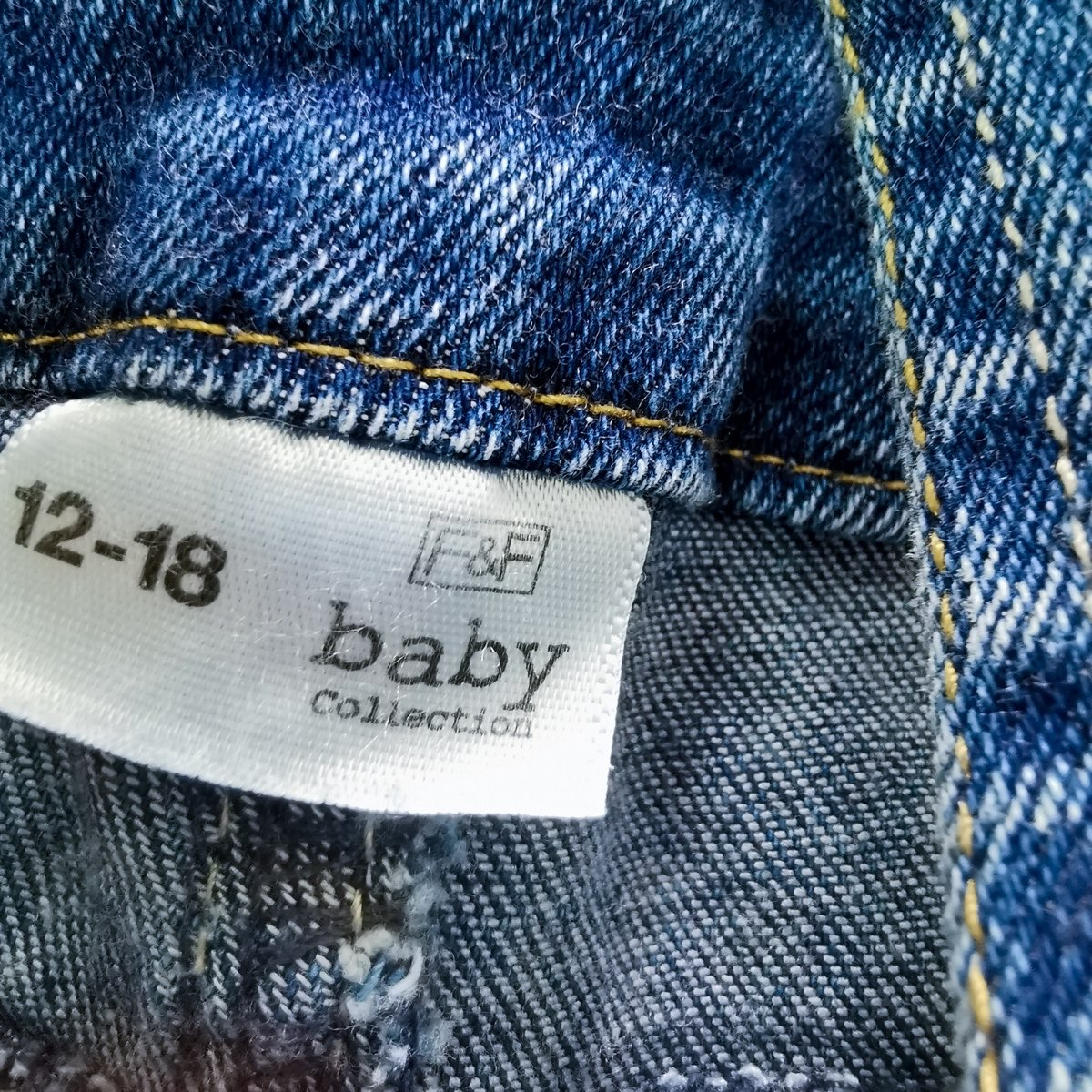 ชุดเอี๊ยมยีนส์  F&F baby collection size 12-18 m