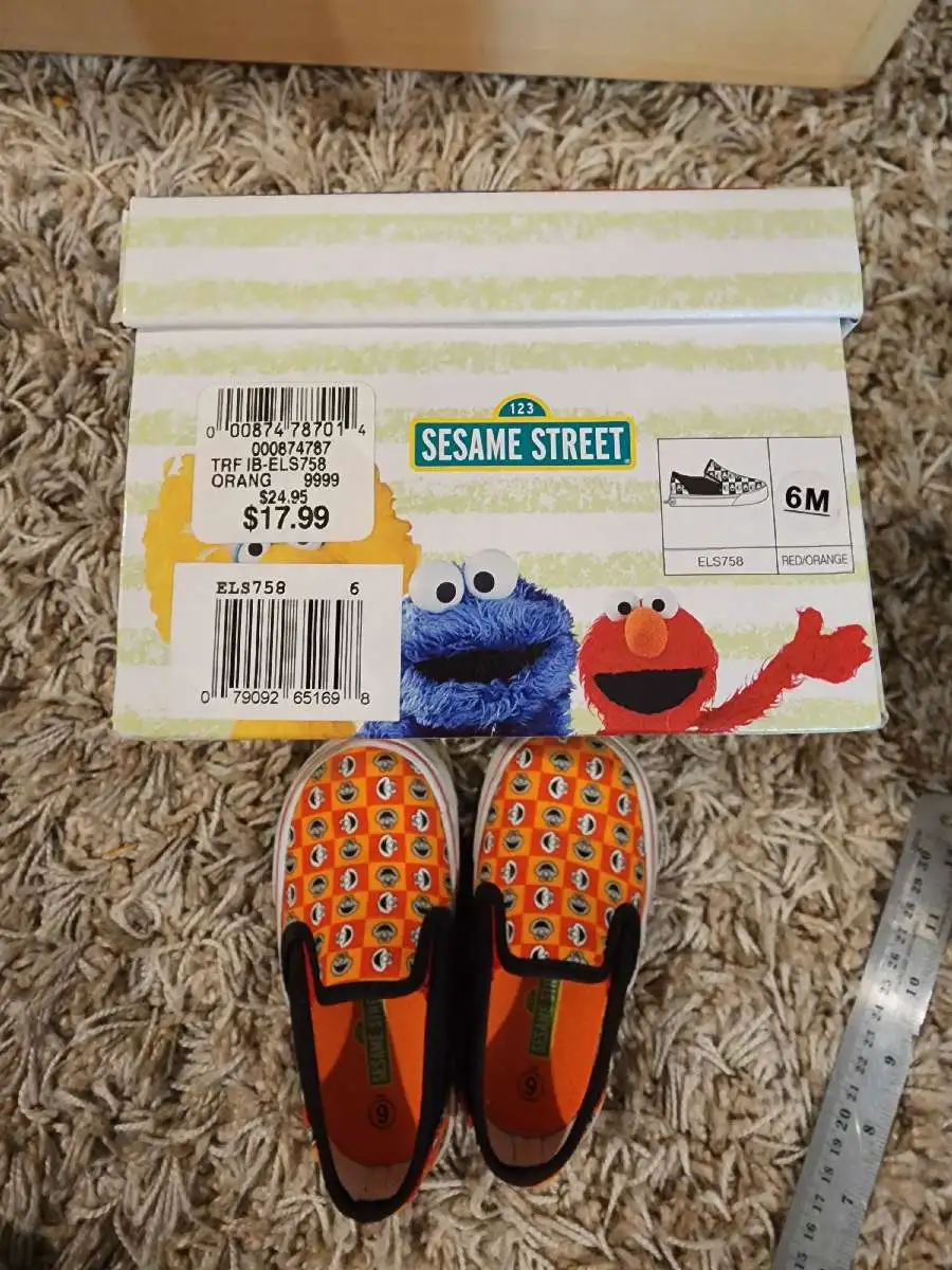 Elmo shoes size Toddler 6 (15 cm)