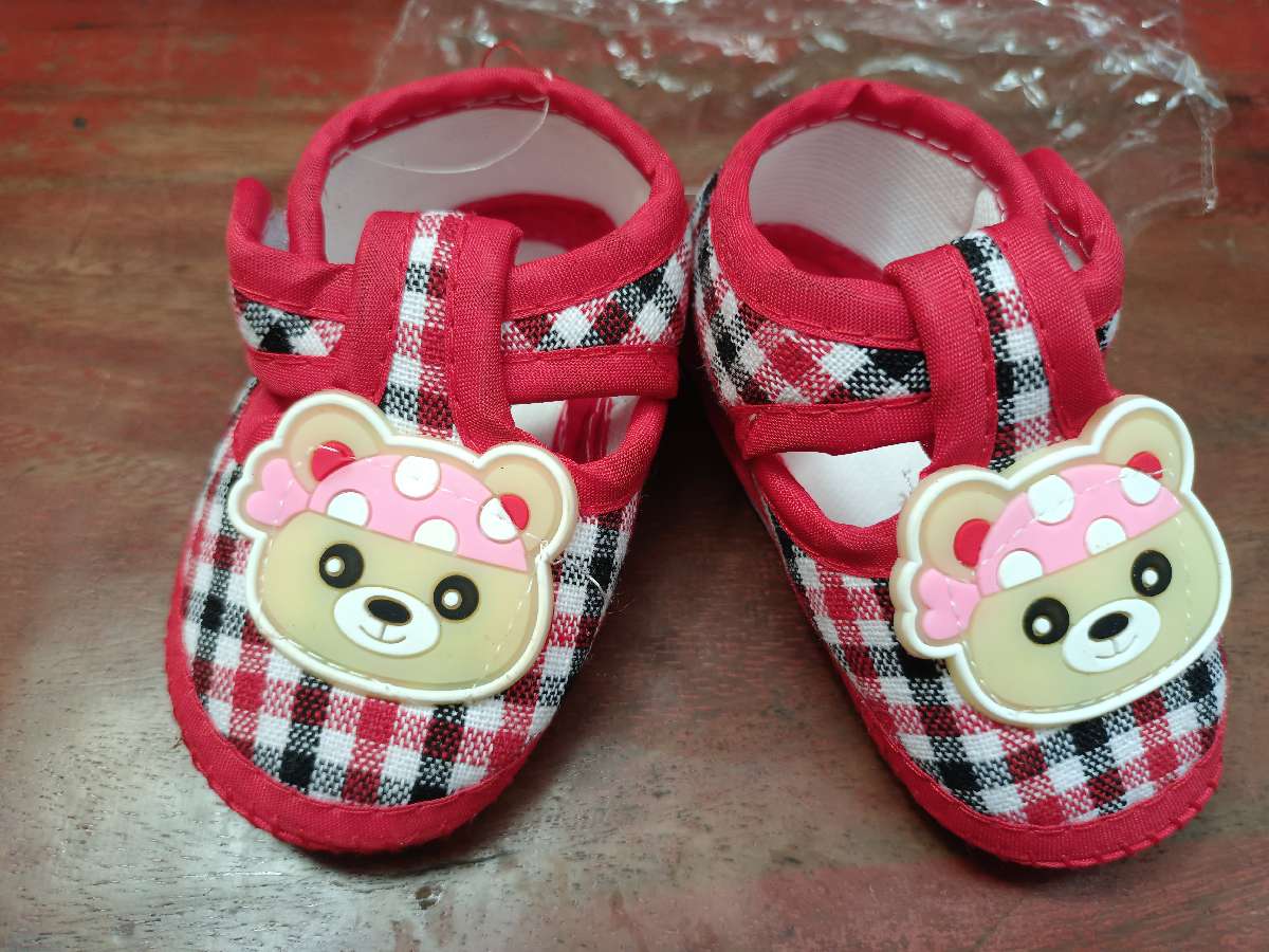 รองเท้าเด็กทารกรูปหมีสีแดงน่ารัก