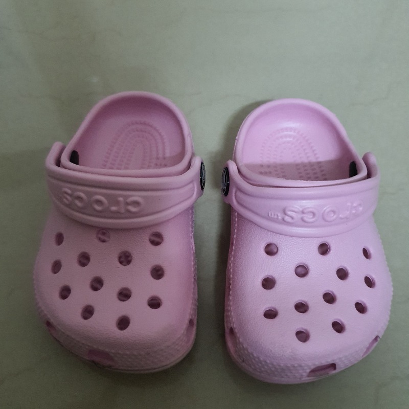 รองเท้า crocs ไซส์ 2/3 US