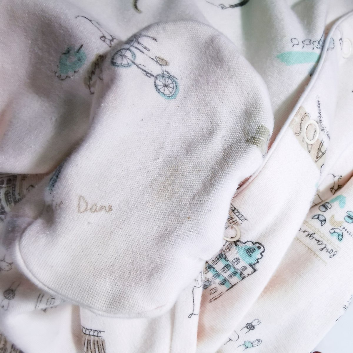 MAMAS & PAPAS ชุดนอนเด็กทารก ชุดจั๊มสูทขายาว แขนยาวมีถุงมือรวมอยู่เพียงแค่พับ ไม่จําเป็นต้องสวม 