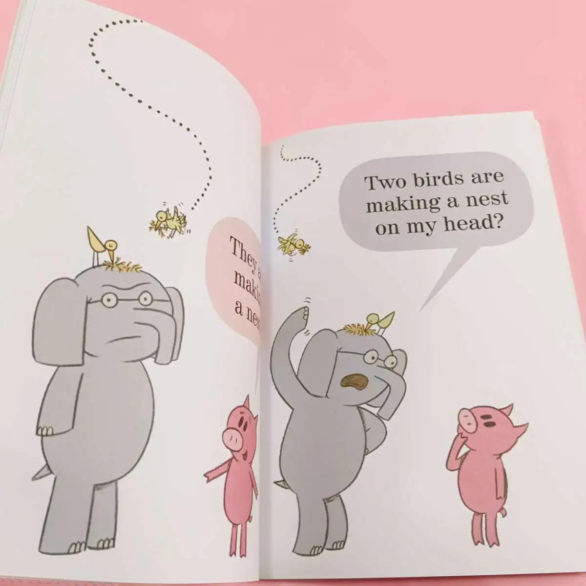 There Is a Bird on Your Head! (Elephant and Piggie) [Paperback]