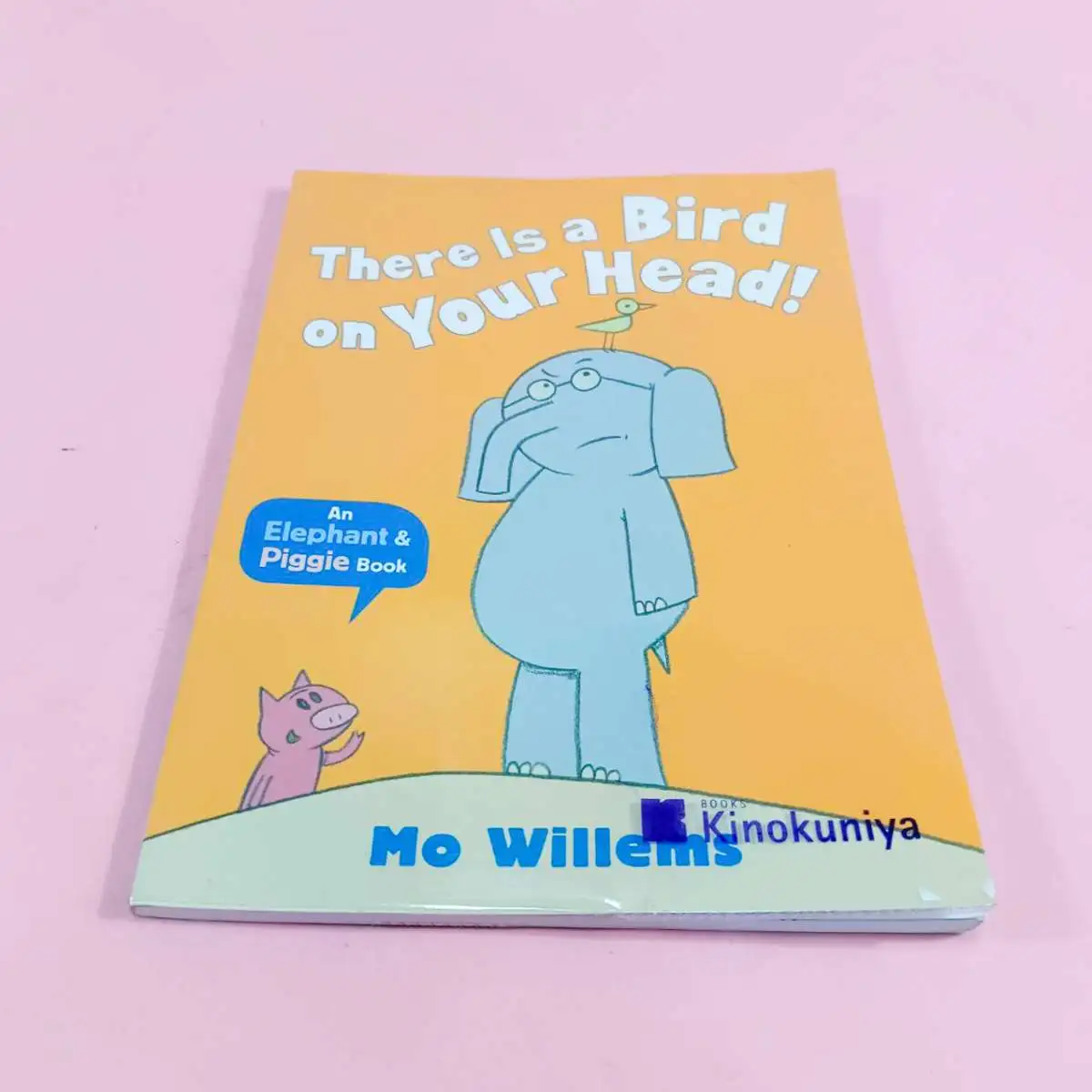 There Is a Bird on Your Head! (Elephant and Piggie) [Paperback]