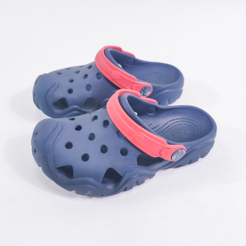 รองเท้า crocs size 20 cm แข็งแรง สภาพดี ซื้อปี 2020