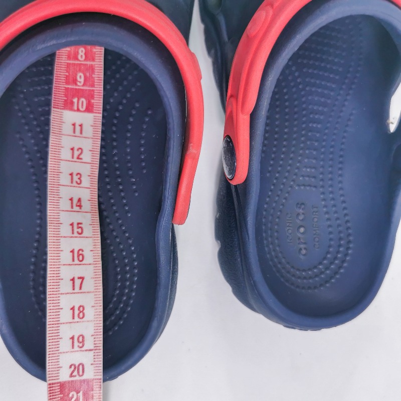 รองเท้า crocs size 20 cm แข็งแรง สภาพดี ซื้อปี 2020