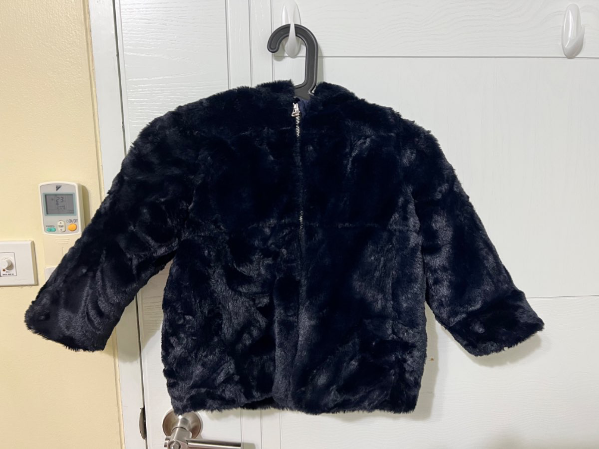 Zara Kids Faux Fur Jacket Used เสื้อแจ๊คเก็ต ขนสัตว์สังเคราะห์ของเด็กสีดำ มือสอง
