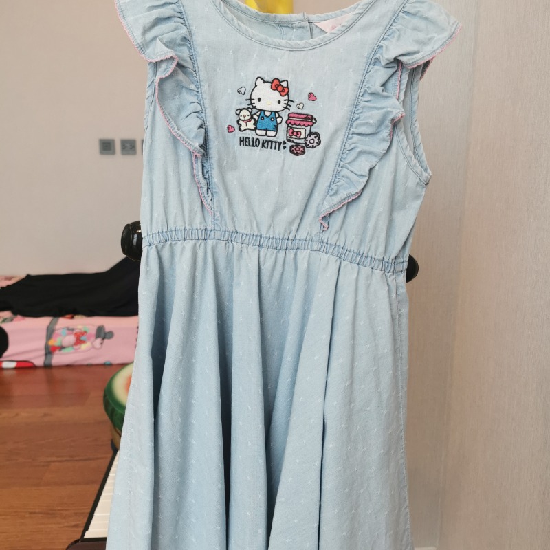 เดรส​ hello kitty