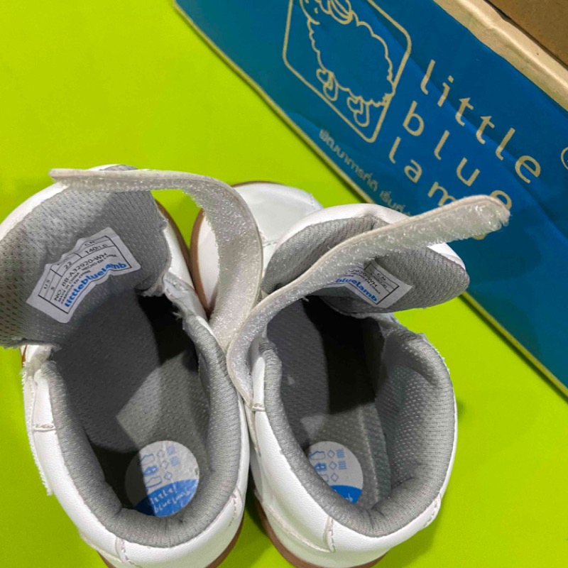 รองเท้า Little blue lamb