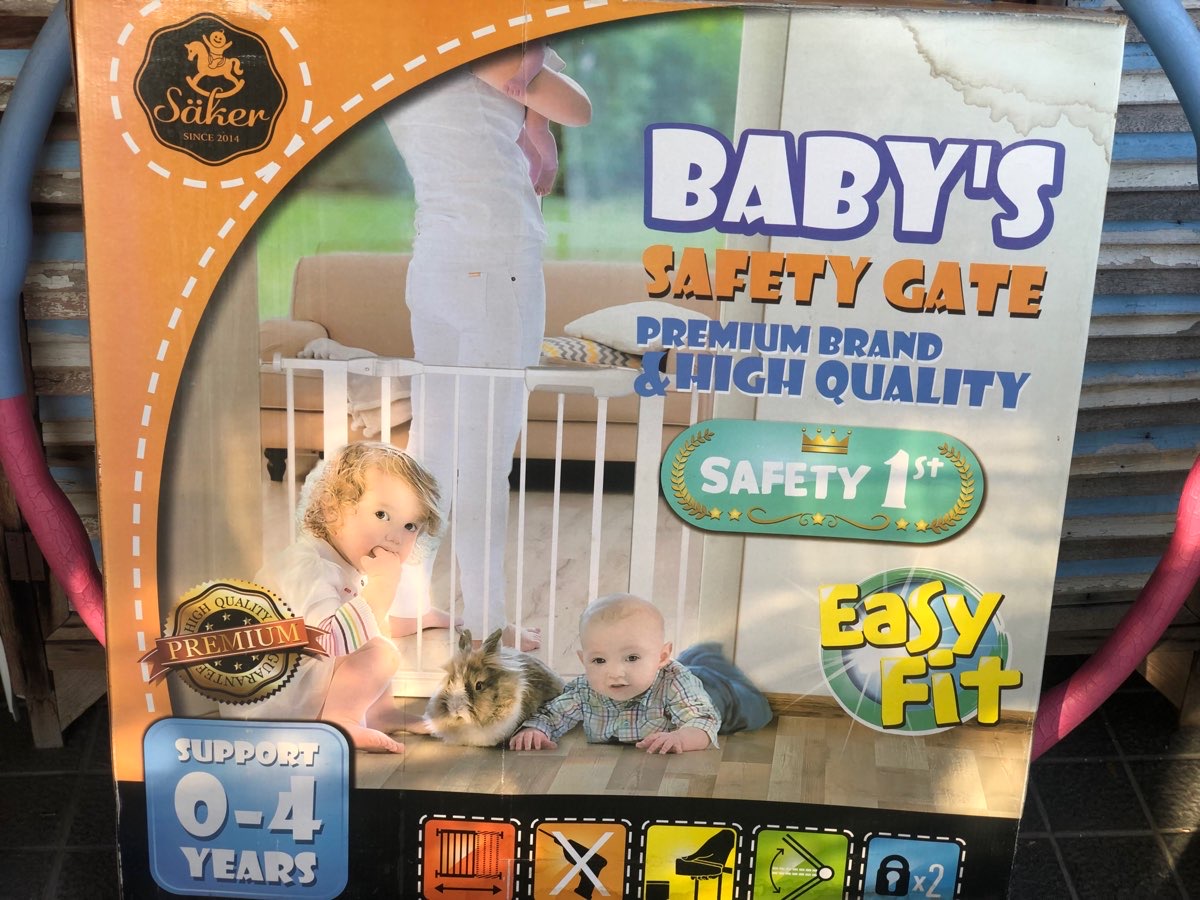 Baby safety gate ยี่ห้อ saiken สีขาว