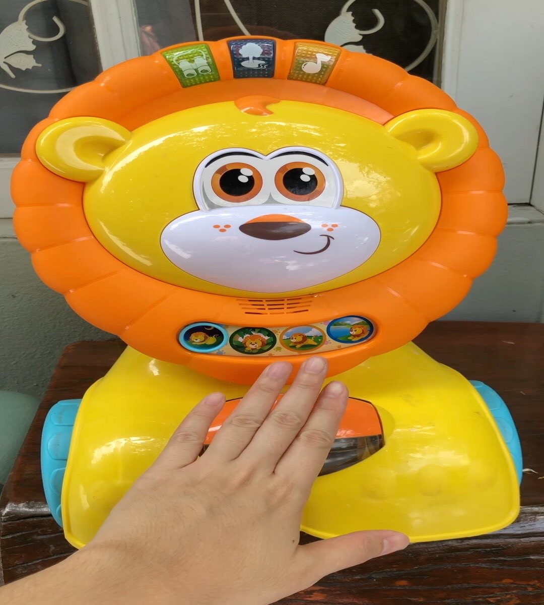 Winfun รถขาไถ Grow With Me Lion Scooter