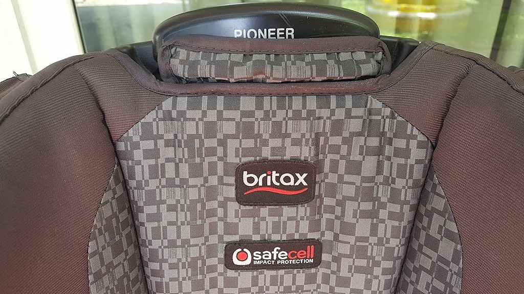 คาร์ซีท Britax รุ่น Pioneer  สี Domino  (ปกป้อง 2 ชั้น)