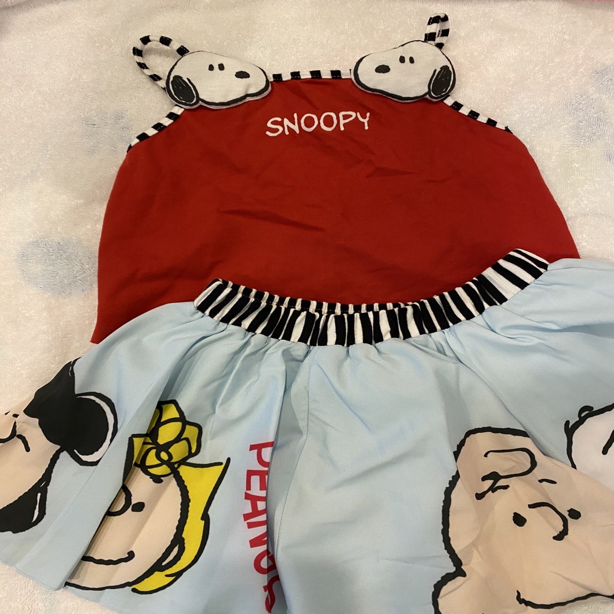 ชุดเสื้อ+กระโปรง Snoopy ไซด์ 6Y