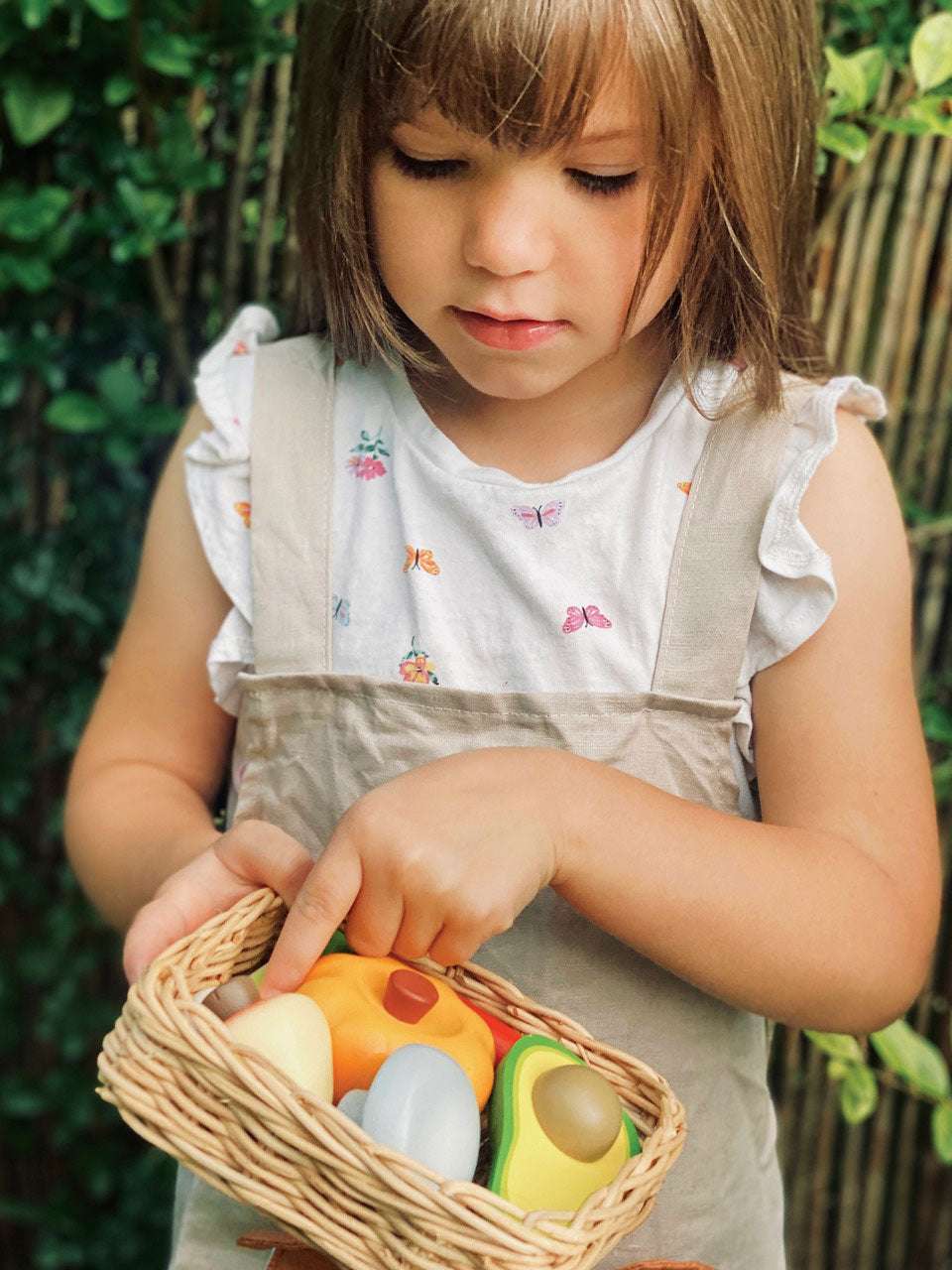Tender Leaf Toys ของเล่นไม้ ของเล่นบทบาทสมมติ ชุดทำอาหาร ตะกร้าหวายผัก Veggie Basket