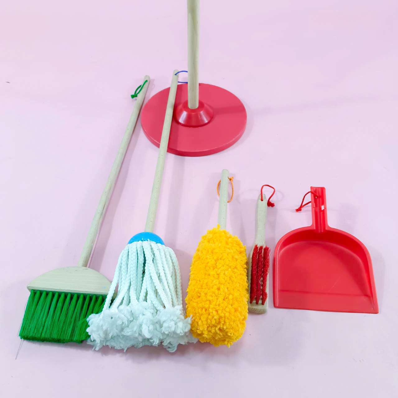 ชุดไม้กวาด พร้อมขาตั้ง Melissa & Doug Dust! Sweep! Mop! [6ชิ้น] รุ่น 8600