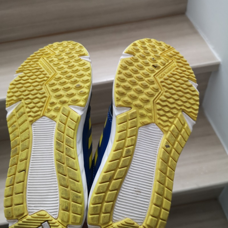 รองเท้าผ้าใบ adidas size 12K 18.5cm