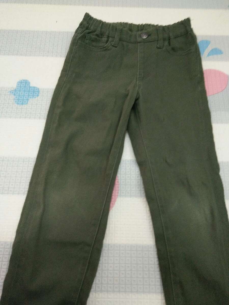 UNIQLO กางเกงยีนส์สีเขียวขี้ม้าไซส์110