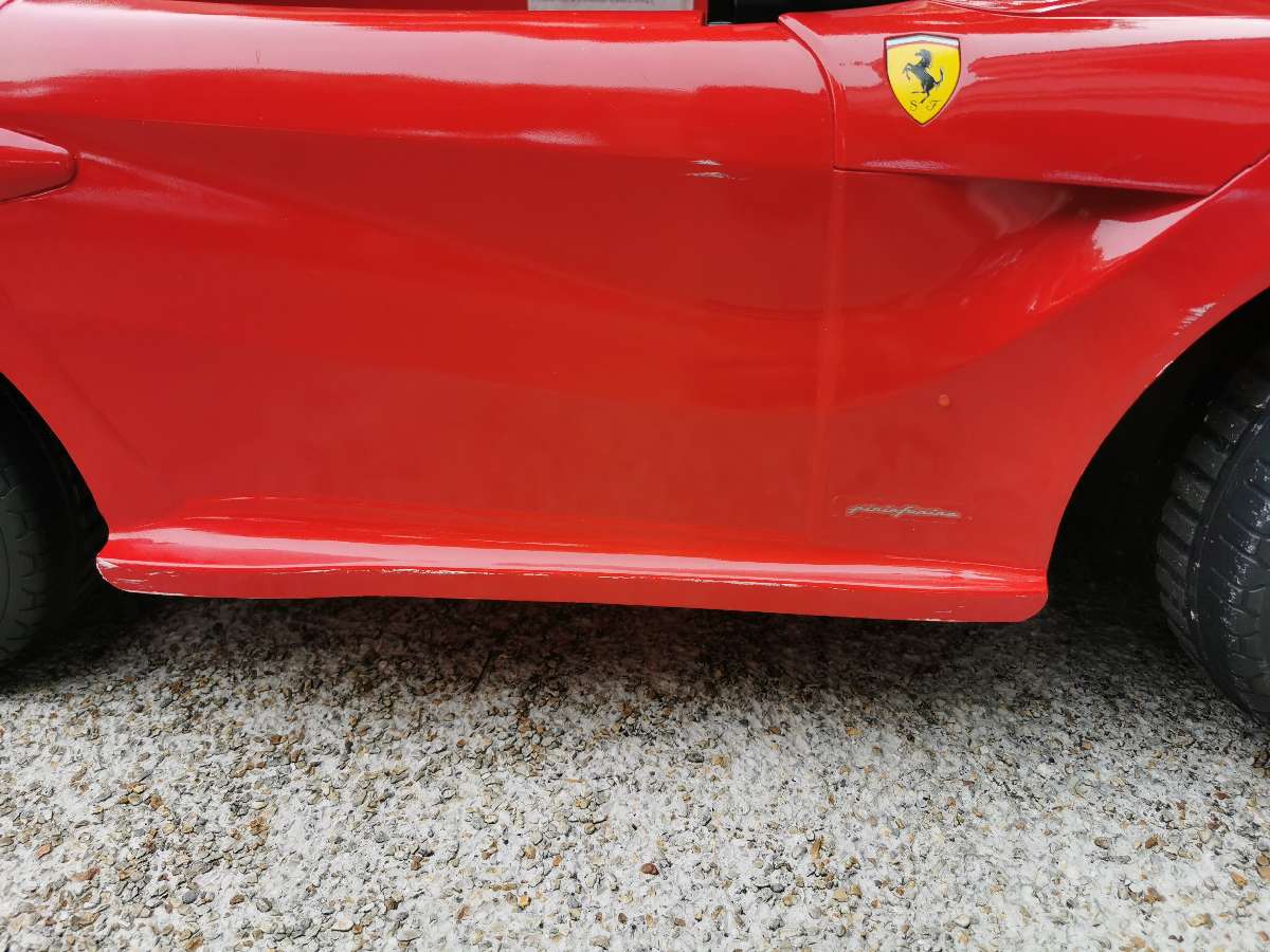 (มือสอง) รถแบตเตอรี่พร้อมรีโมทบังคับวิทยุภายใต้ลิขสิทธิ์แท้ของรถยนต์ Ferrari รุ่น Ferrari F12 Berlinetta Remo