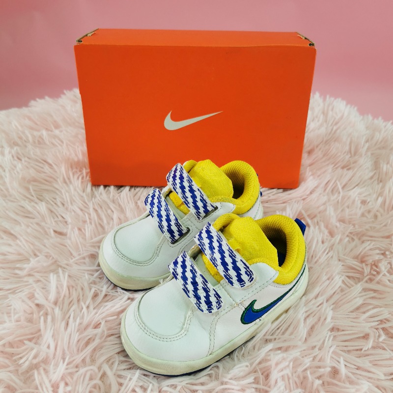 รองเท้า nike สีขาว-เหลือง size12 CM