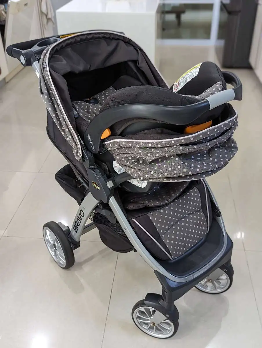 Chicco Bravo 3 in 1 Trio Travel System + Baby insert + Seat insert