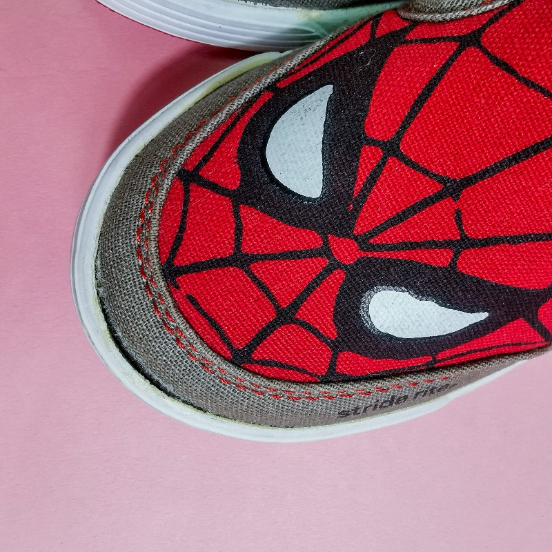 รองเท้า Stride Rite spider marvel ไซส์ 19 cm 