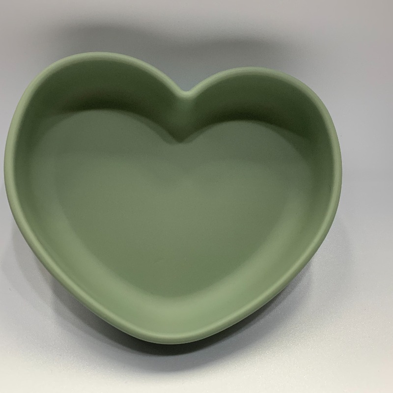 จานซิลิโคนก้นดูด รูปหัวใจ Melmel สีเขียว Matcha Latte