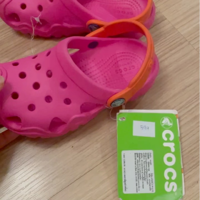 รองเท้า Crocs สีชมพู