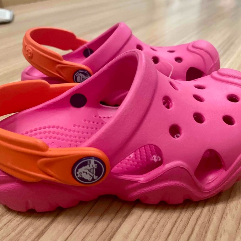 รองเท้า Crocs สีชมพู