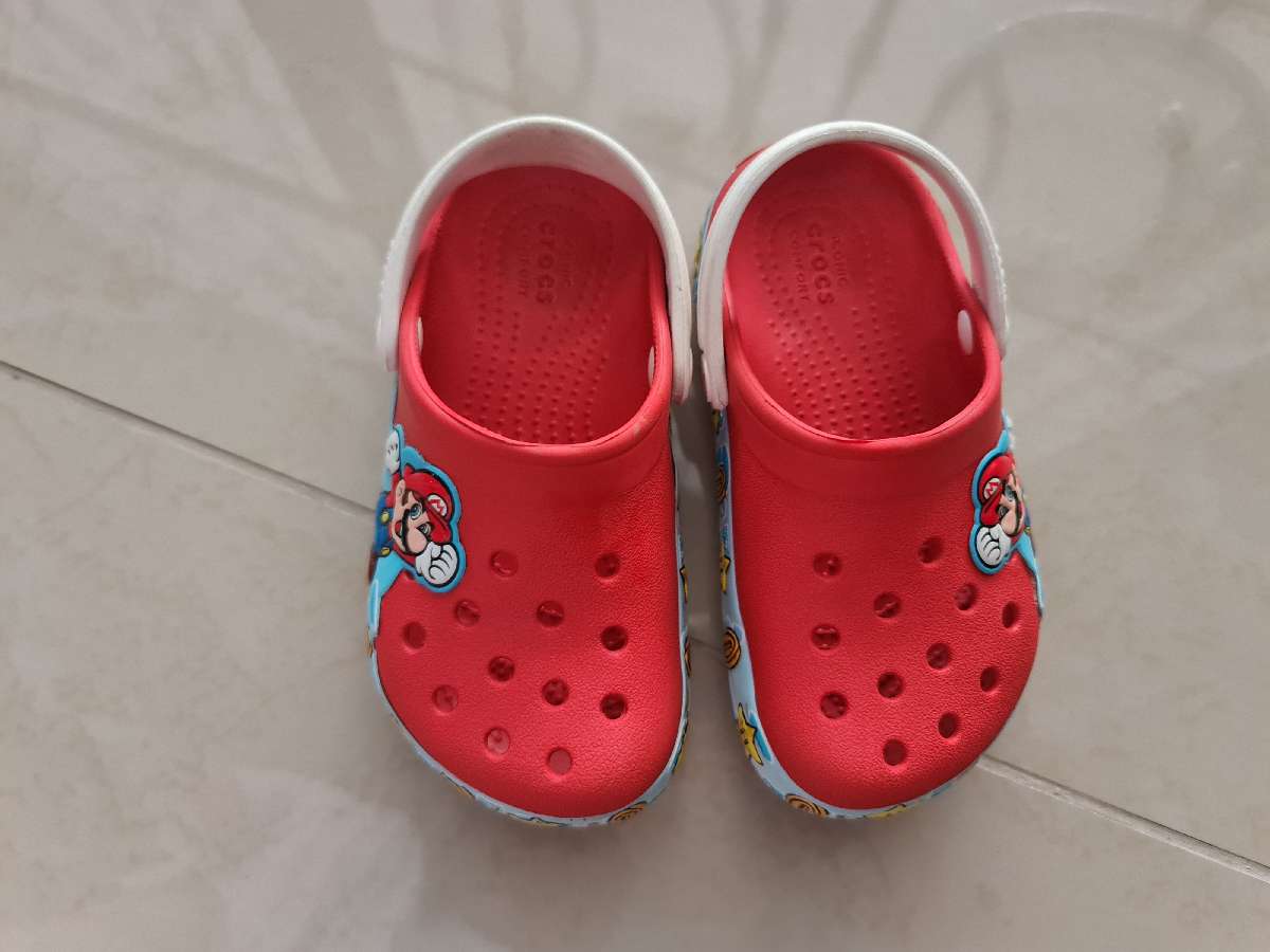 CROCS Fun Lab Super Mario รองเท้าลำลองเด็ก