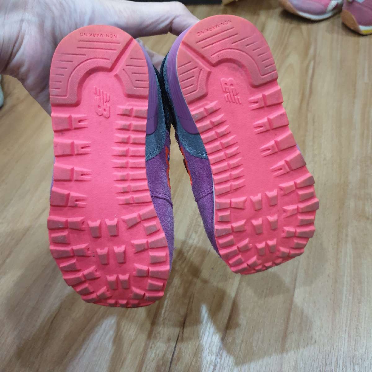 รองเท้า New Balance
