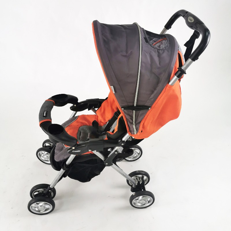 รถเข็นเด็ก Combi Cosmo Lightweight Stroller 