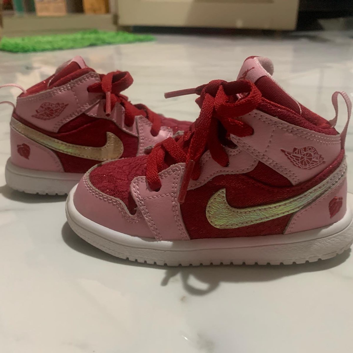 รองเท้าเด็ก Nike Air Jordan 1 Mid 13 cm. ของแท้คะ
