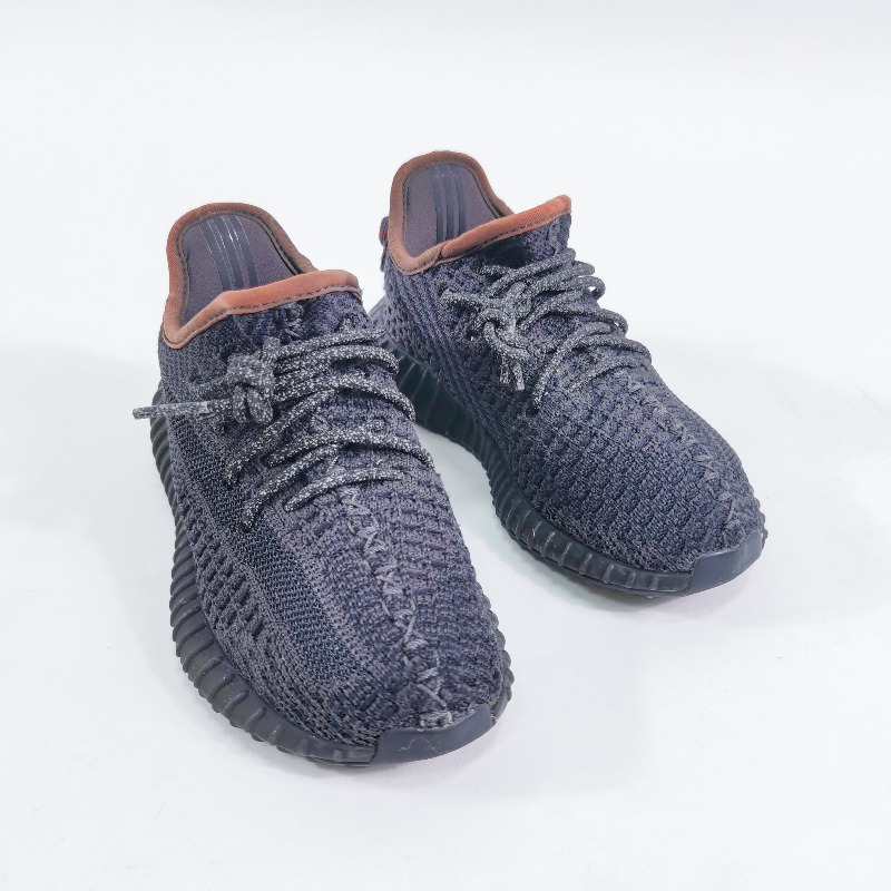 รองเท้า Adidas Yeezy สีดำรุ่นนี้หายาก Size 16 CM