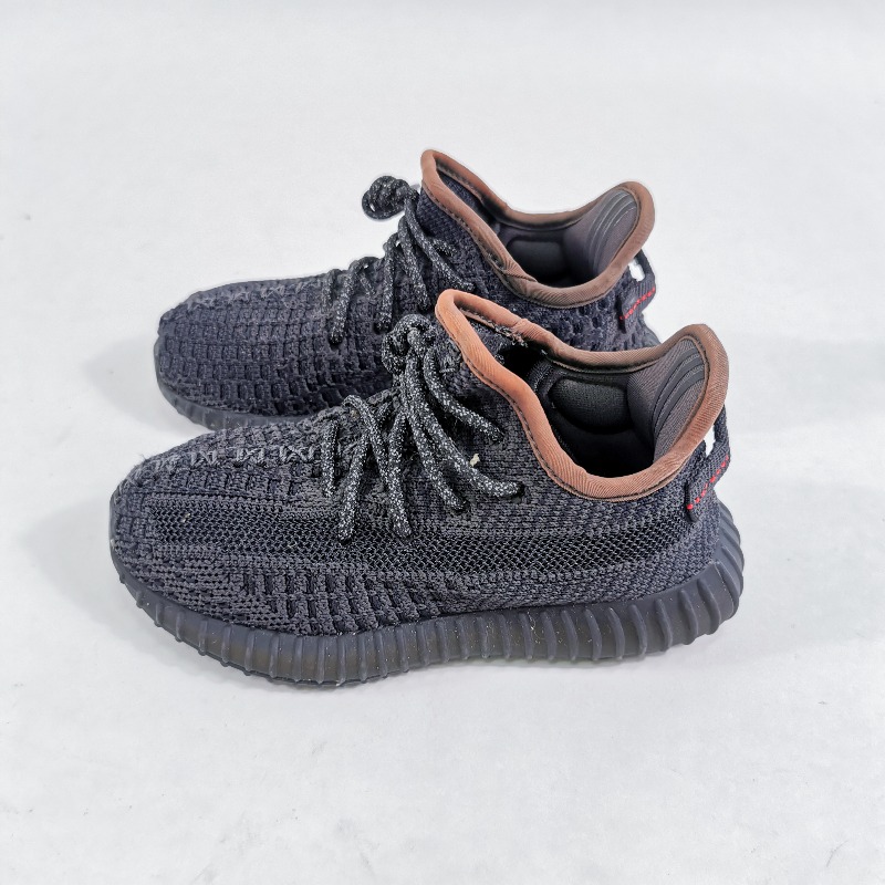 รองเท้า Adidas Yeezy สีดำรุ่นนี้หายาก Size 16 CM