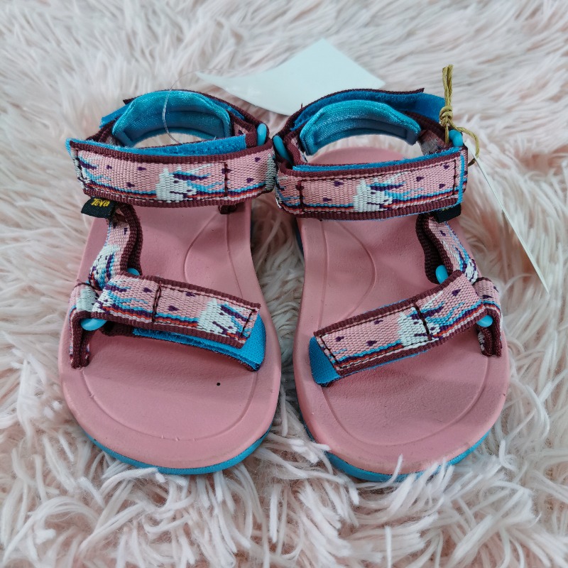 Teva hotsell size 4