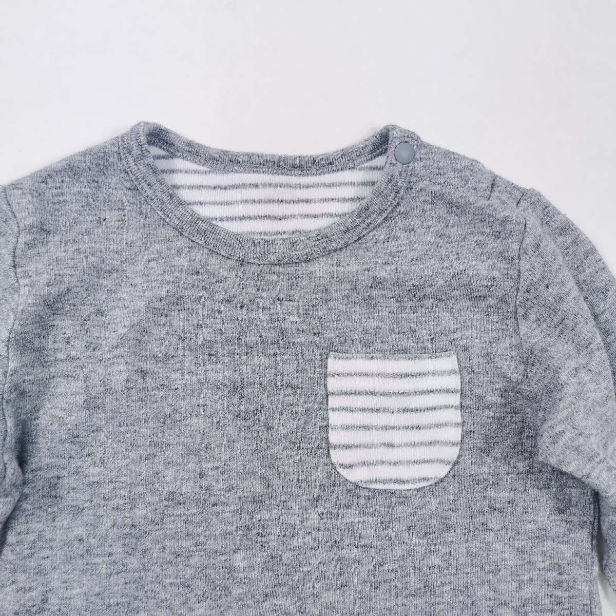 เสื้อแขนยาว UNIQLO BABY size 80 ส่วนสูง 80 cm น้ำหนัก 11 Kg ผ้าฝ้าย