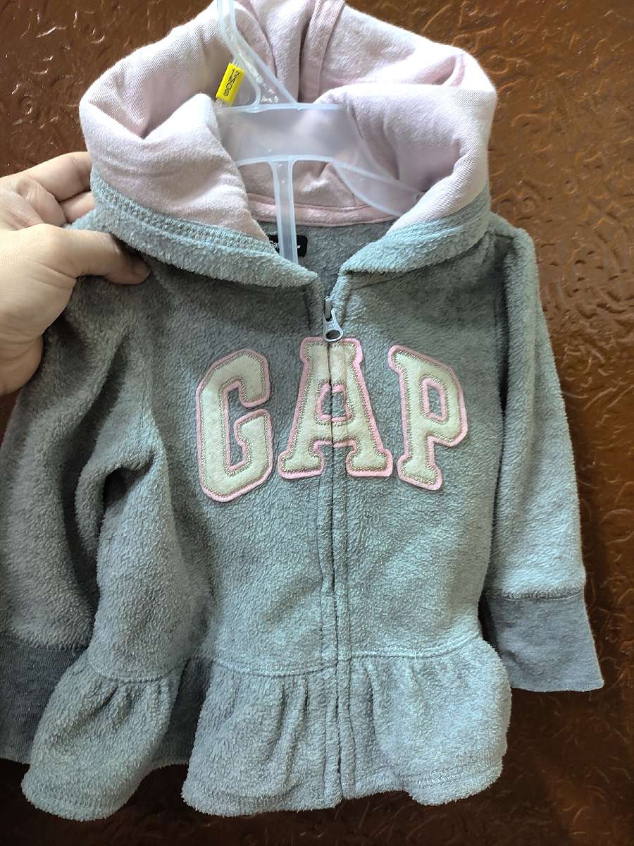 เสื้อกันหนาว Baby Gap