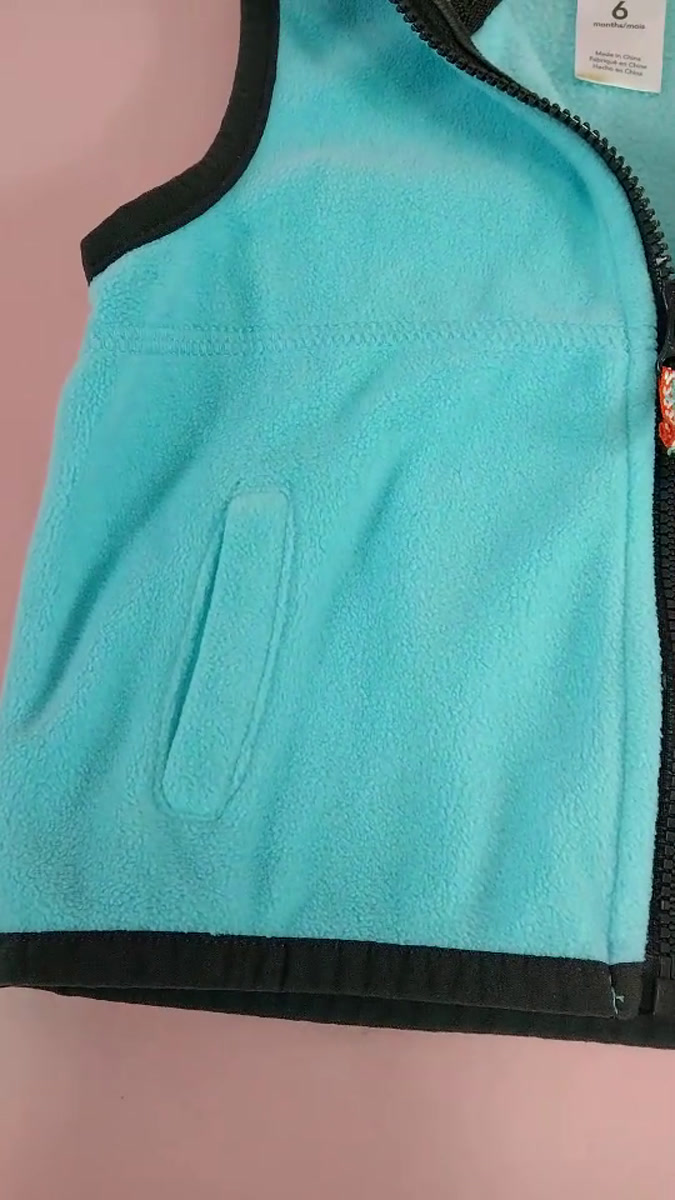  เสื้อกั๊กผ้าฟรีซกันหนาวของ​ carter's เบอร์​ 6  สีฟ้า